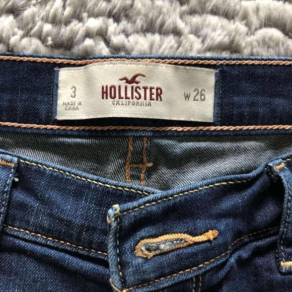Hollister Medium/Dark Wash Distressed Short Shorts Size 3 - Picture 4 of 4